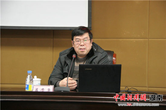 无修正
聂资鲁教授作《深入推进依法治国伟大战略:学习贯彻习近平总书记关于全面依法治国重要论述》专题讲座。.jpg